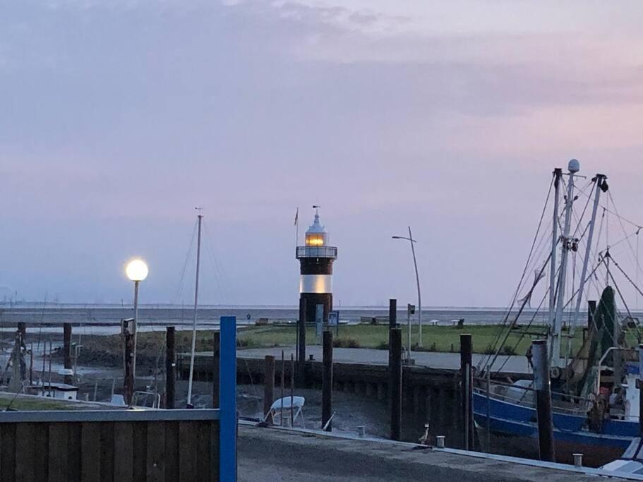 Wohnung "Strandturm" In Wremen Am Deich Bagian luar foto