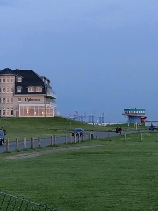 Wohnung "Strandturm" In Wremen Am Deich Bagian luar foto